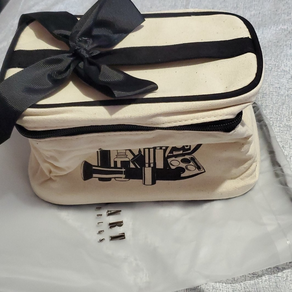 Makeup bag - Picture 2 of 2
